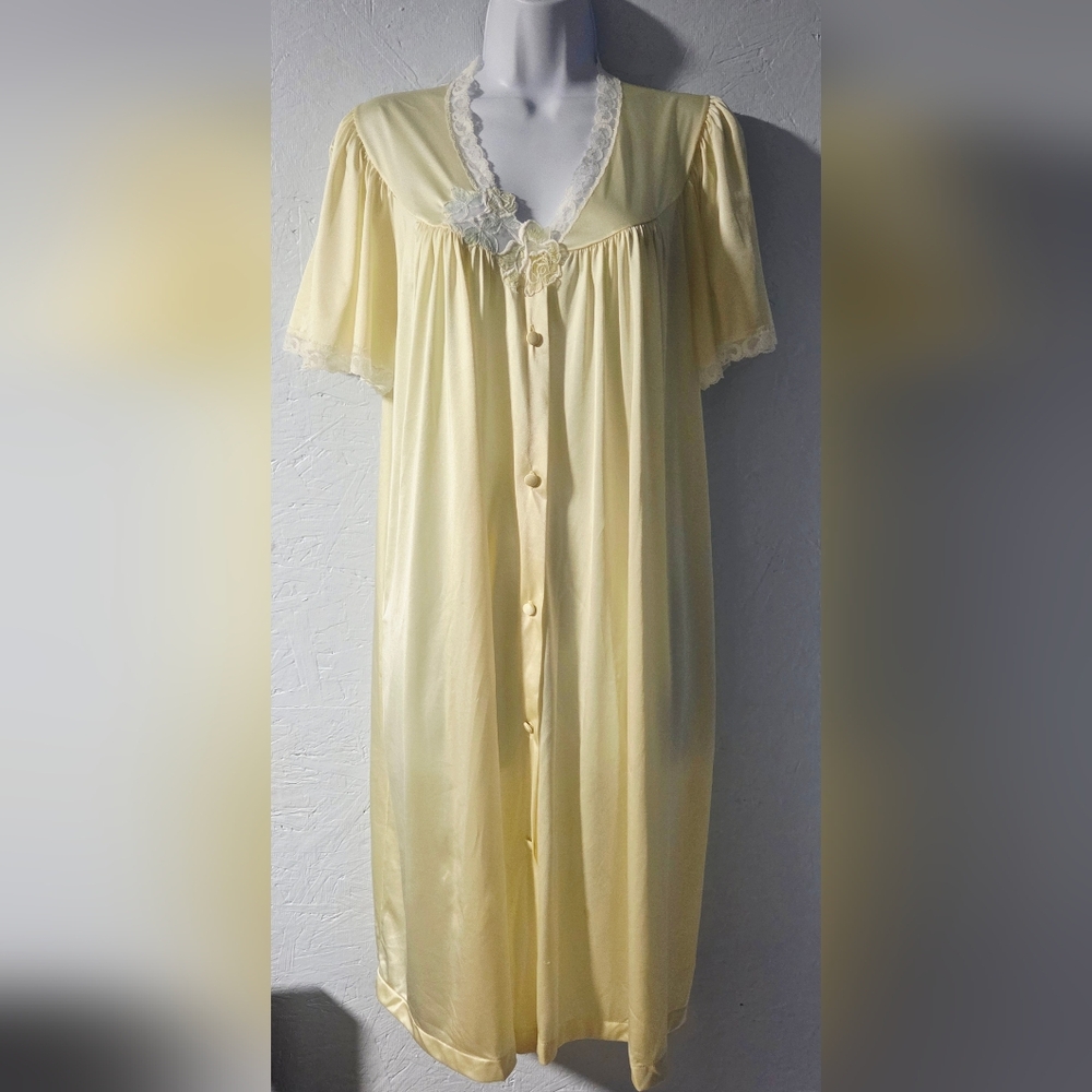 Vintage 70s Vandemere Yellow Silky Short-Sleeve Robe - Medium